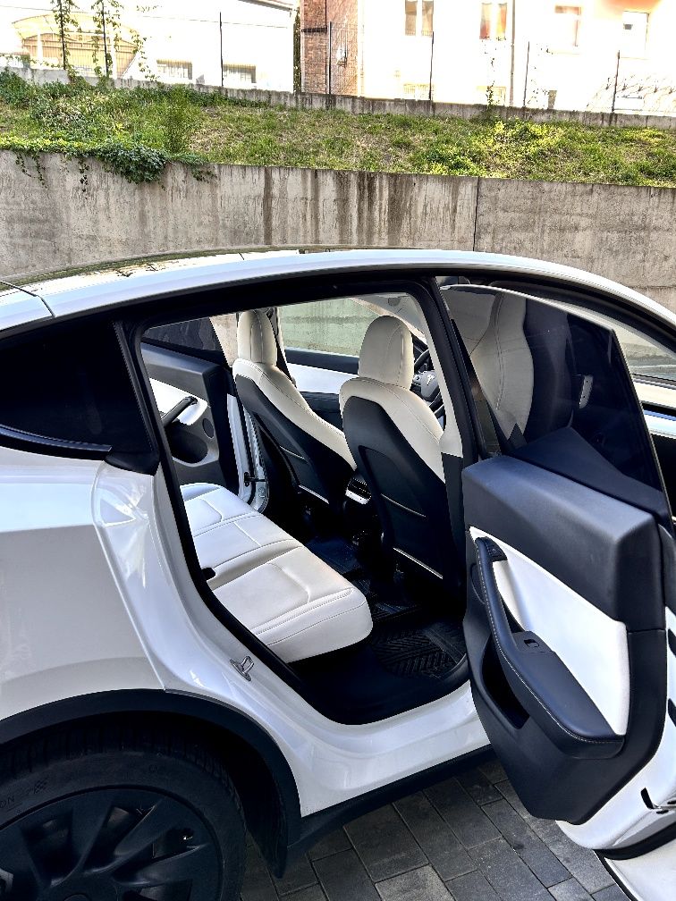 Tesla model Y 2022 рік long Range 82kw Dual  Motor