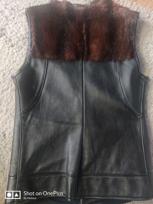 Шкіряна жилетка з хутром