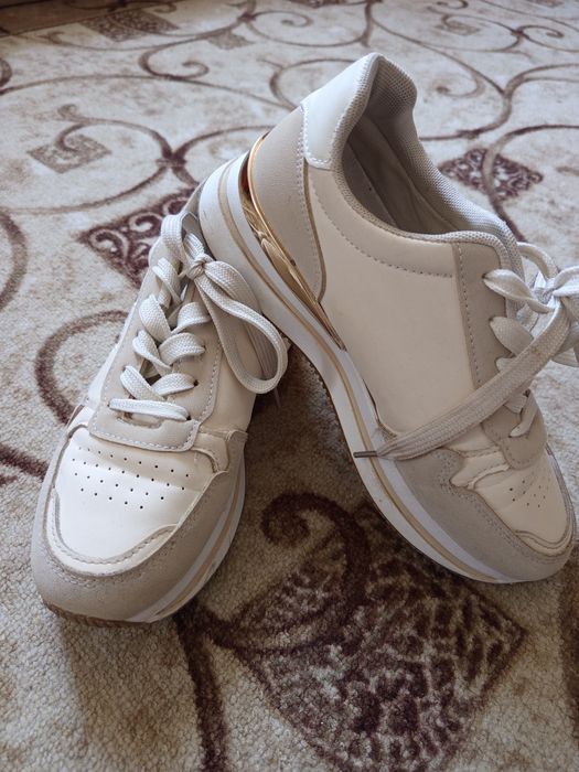 Гламурні кросівки р.38