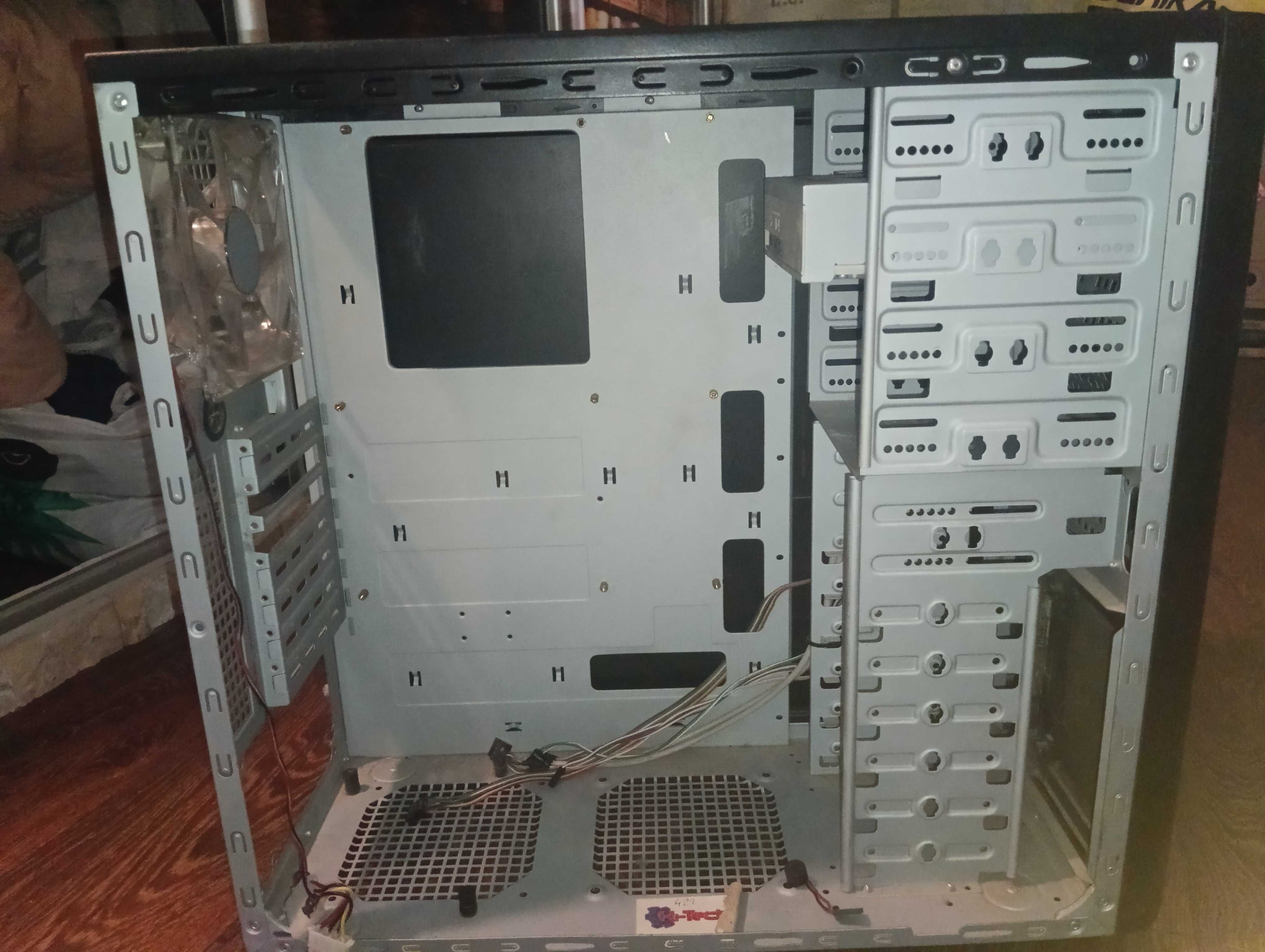 Корпус для ПК форм-фактор ATX з кулером