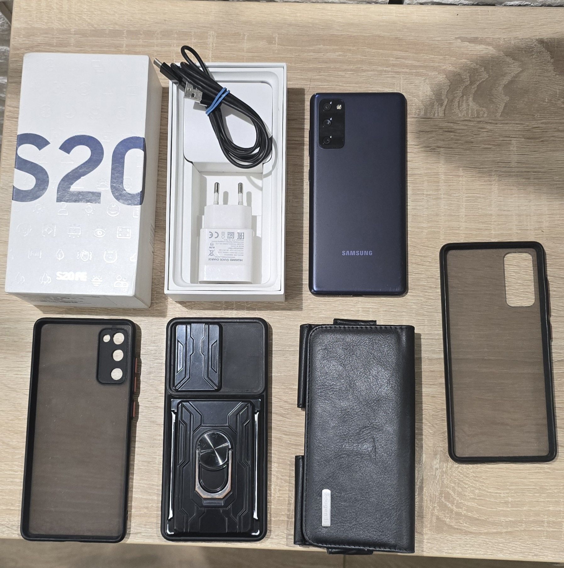 Samsung Galaxy S20 FE dual 
SIM stan bdb