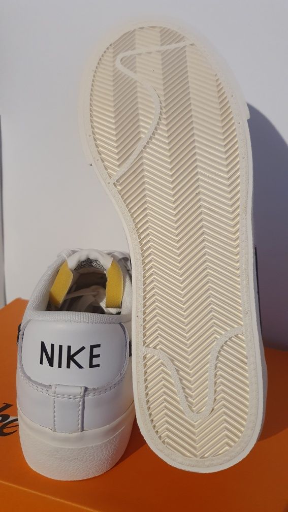 Buty sportowe Nike Blazer Low Platform rozmiar 38.5