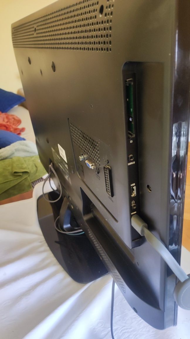 Sprzedaję telewizor Philips 32 Full HD.