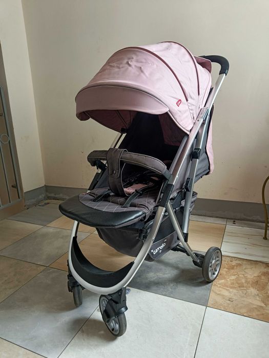 Прогулянкова коляска CARRELLO Gloria