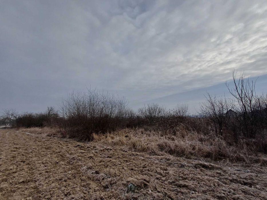 Продам участок в селі Ключарки  15,7 соток під будівництво.