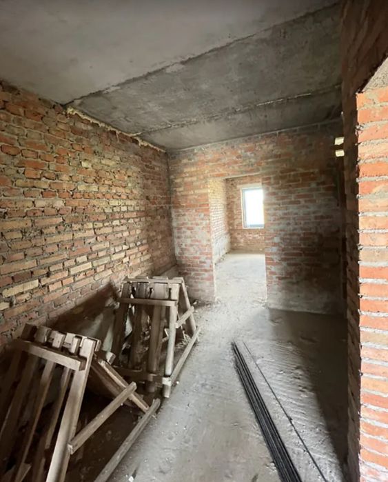 Продаж 3 поверхового у Байківці