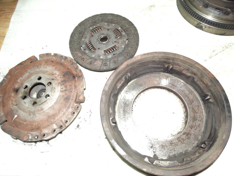 Маховик+зчеплення  двигуна 1.4/1.6/1.8i 1.9SDI 1.9TD GOLF 4 1999-2009