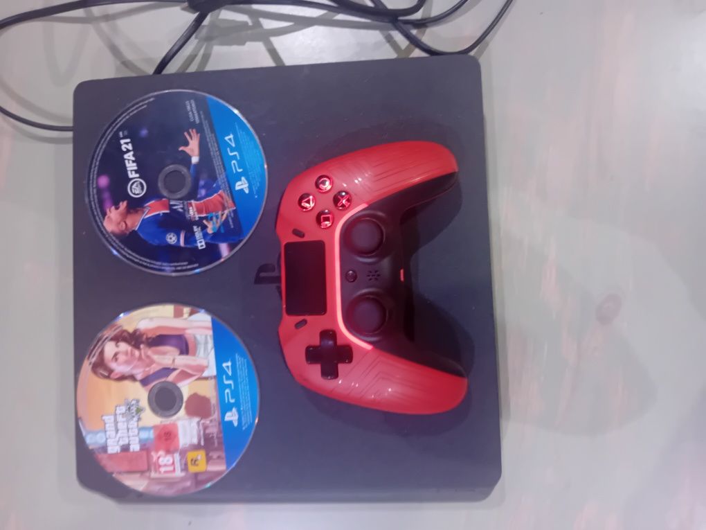 Ps4 z dodatkowo dokupionym padem w gratisie dozucam GTA V i FIFE 21
