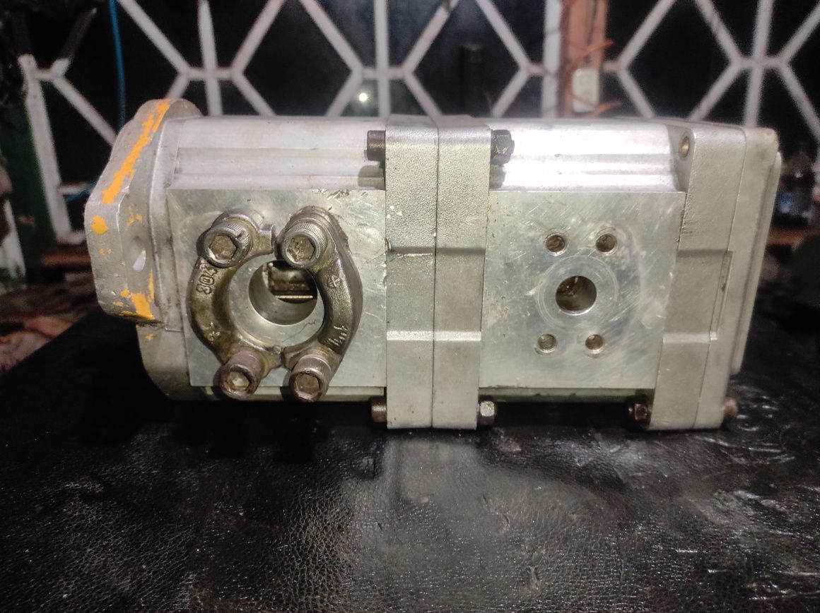 Danfoss  ( 2 Гідравлічні насоси.) ( НШ )