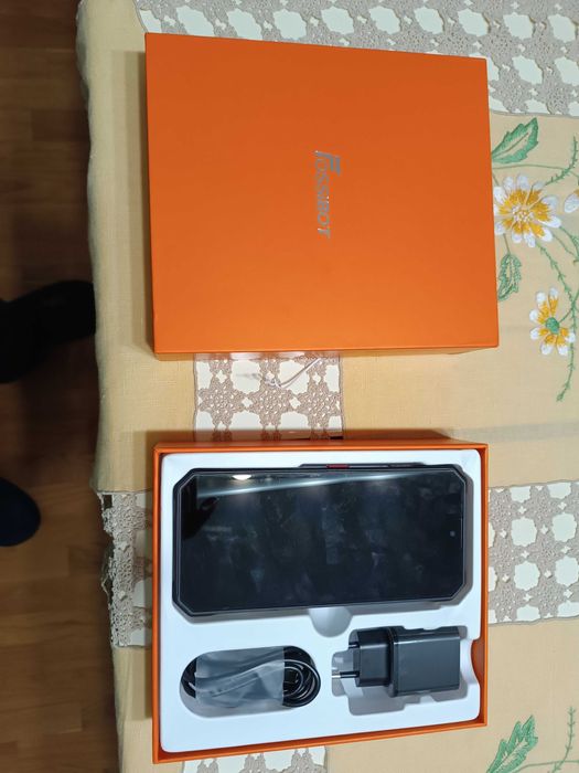 Telemóvel Fossibot F109 - extra resistente e rápido.