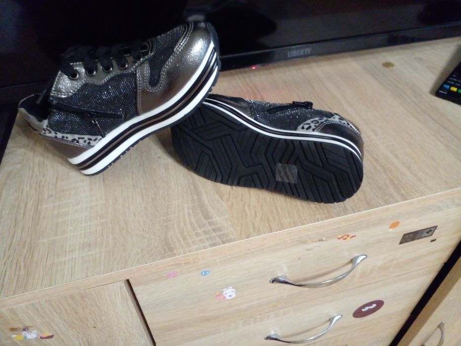 Дитячі дівчачі кросівки підійдуть на осінь і на весну