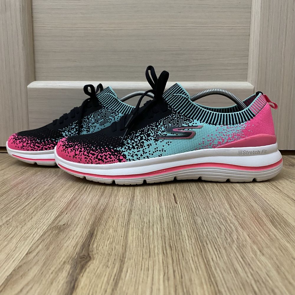 Skechers go walk