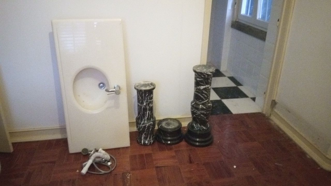 Bancadas e lavatórios de WC
