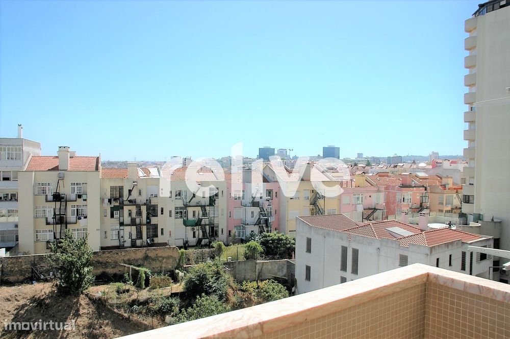 Apartamento T3 com marquise e garagem para Arrendar Av. Afonso Costa