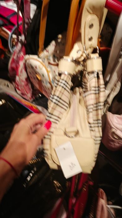 Torebka w kratkę do ręki Burberry torebeczka Kremowa na