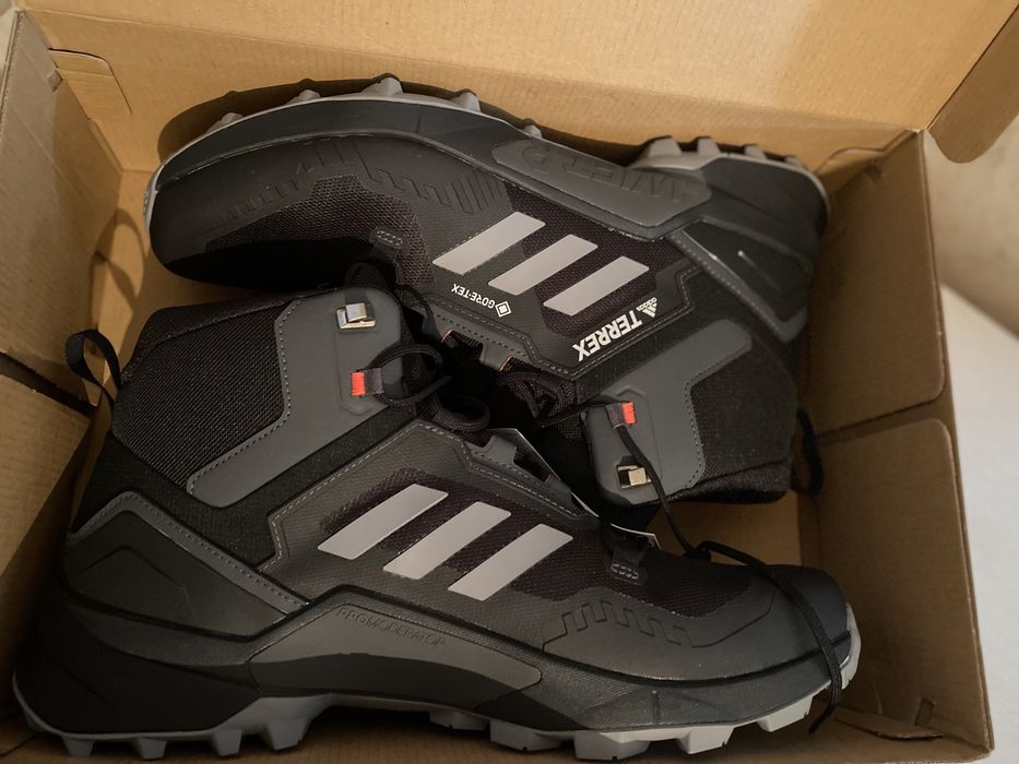 Зимние термо ботинки Adidas размер 46,47