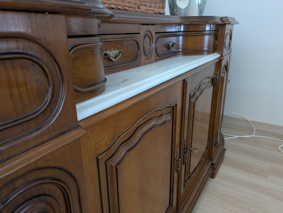 Aparador de sala feito em madeira de carvalho
