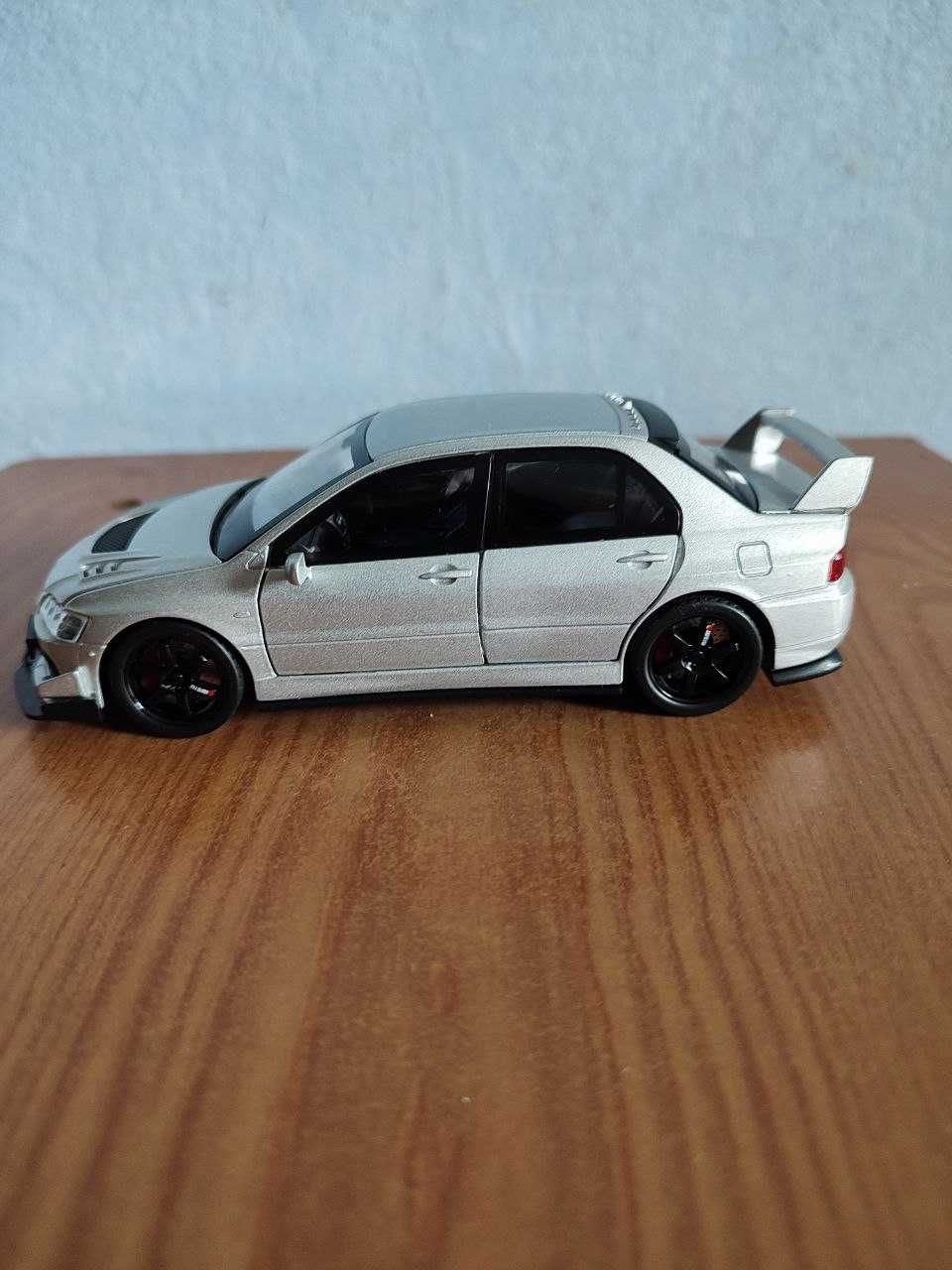 Mitsubishi Lancer Evolution 9 металева машинка модель іграшка 1:32