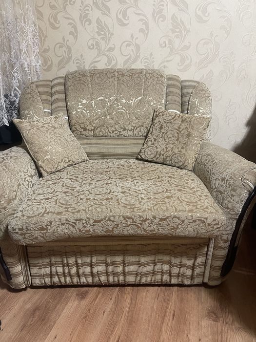 Продам угловой диван, и кресло !!!