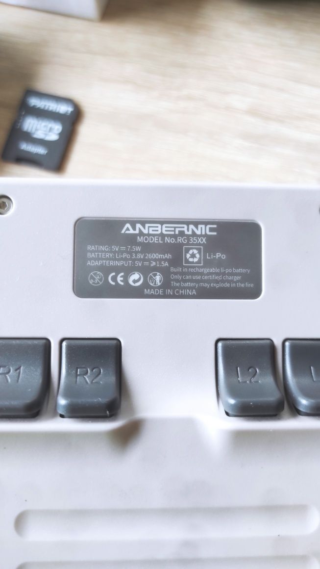 Retro konsola Anbernic RG35XX Duży zestaw karta 128 GB Grip Etui