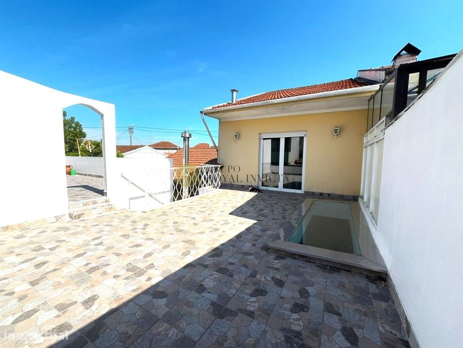 Moradia V3 com Sótão + 2 Moradias V1 para Reabilitar em Valbom – Excel