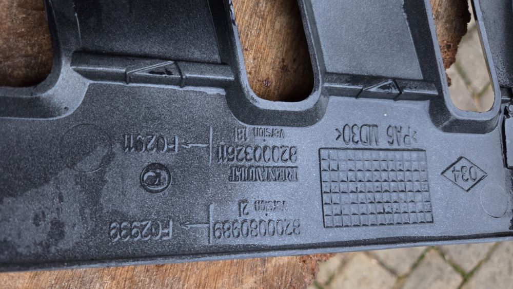 Osłona górna silnika Renault 2.0l benzyna.