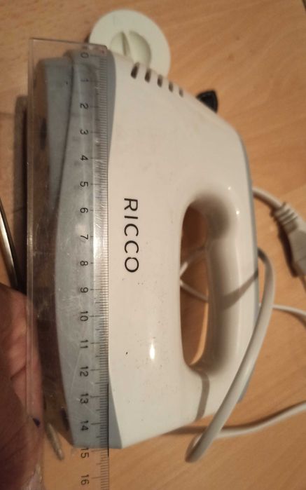 Mikser ręczny Ricco sprawny mały zgrabny i wygodny