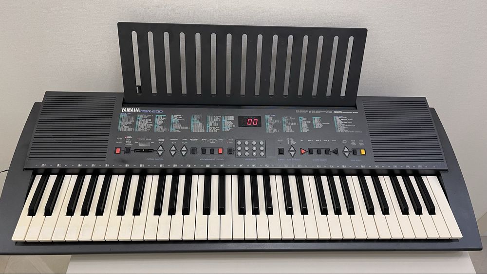 Синтезатор Yamaha PSR 200