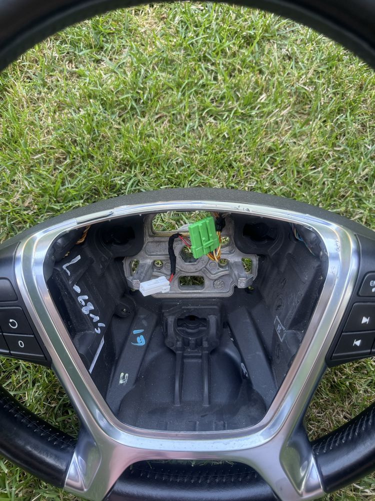 Kierownica z multifunkcja Volvo S60 XC60 ( dobry stan + )