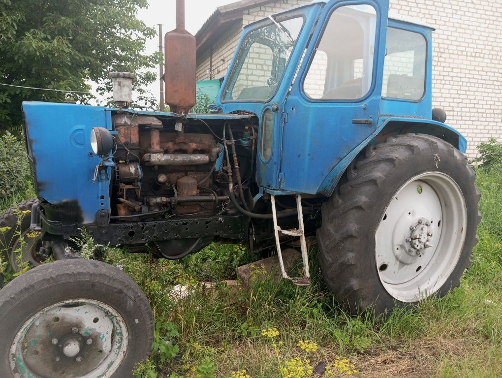 Трактор ЮМЗ в робочому стані вом працює гідравліка не біжить