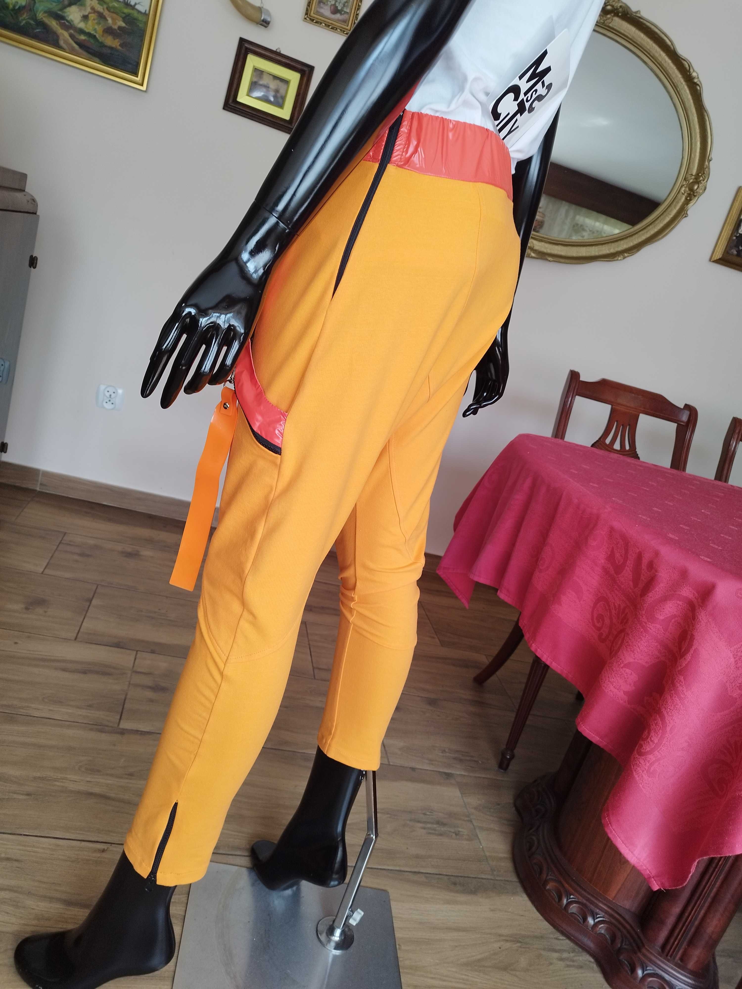 %_MISS CITY_spodnie sportowe/dresowe_baggy_pomarańczowe_S/M