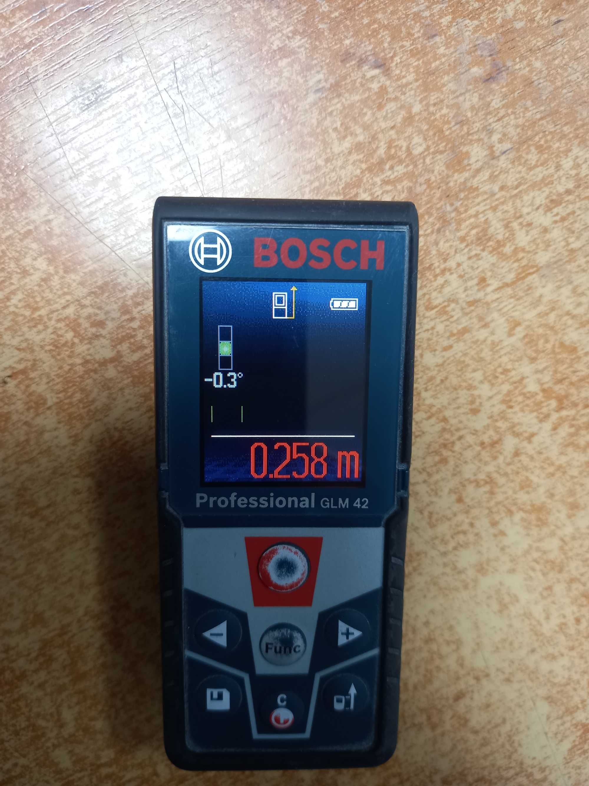 Лазерная рулетка Bosch Professional GLM 42