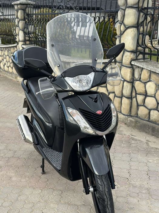Скутер honda sh150