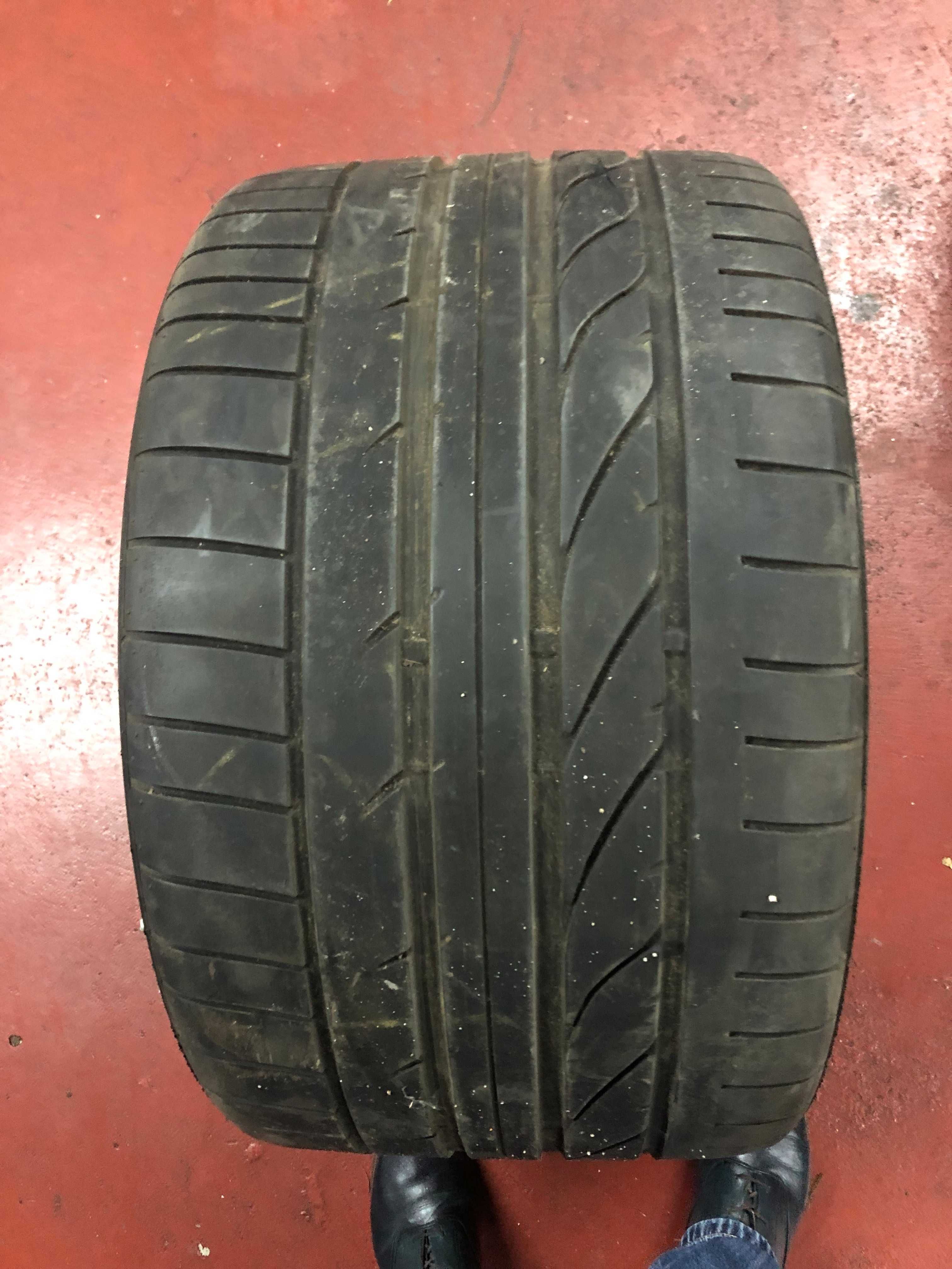 Porsche Pneus Bridgestone 235/35 ZR 19