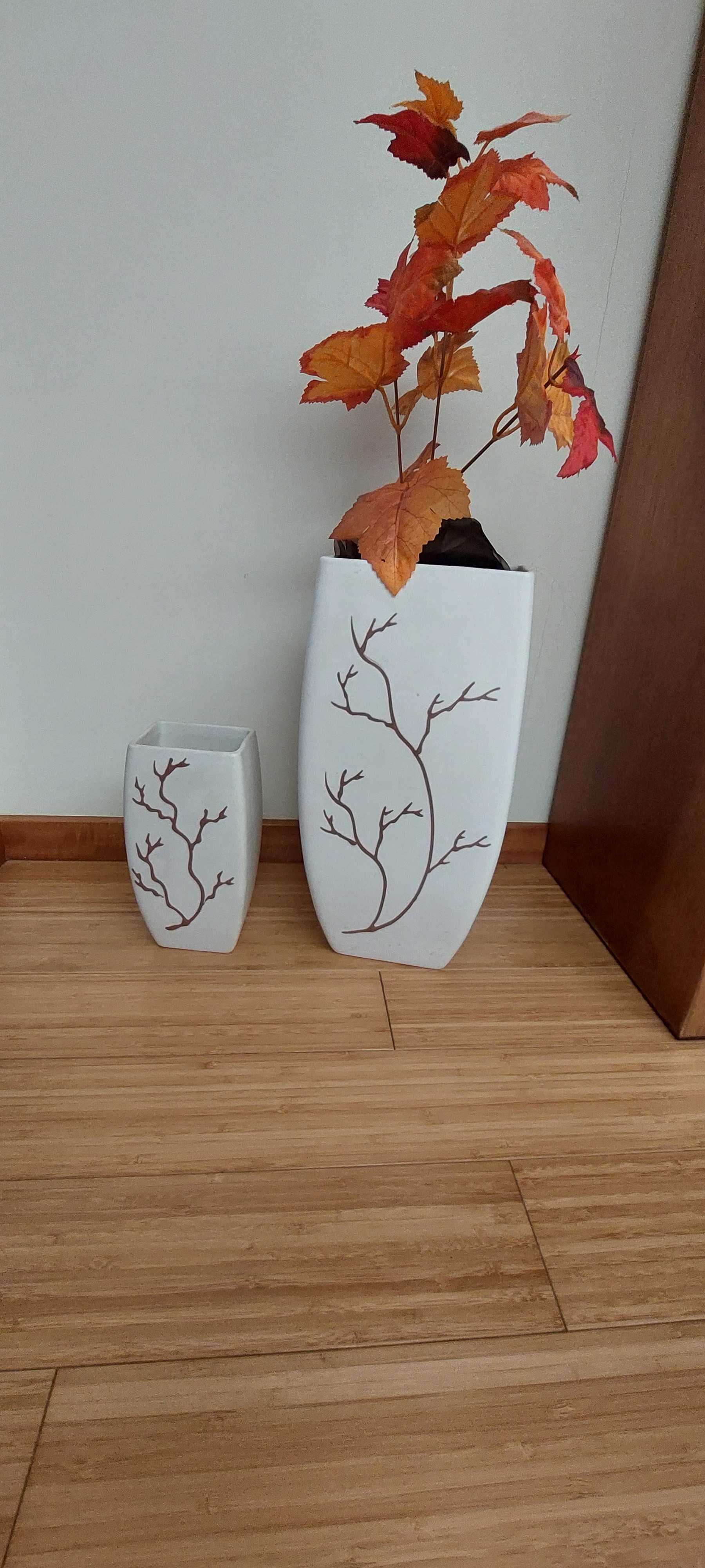 2 jarras decorativas em bom estado