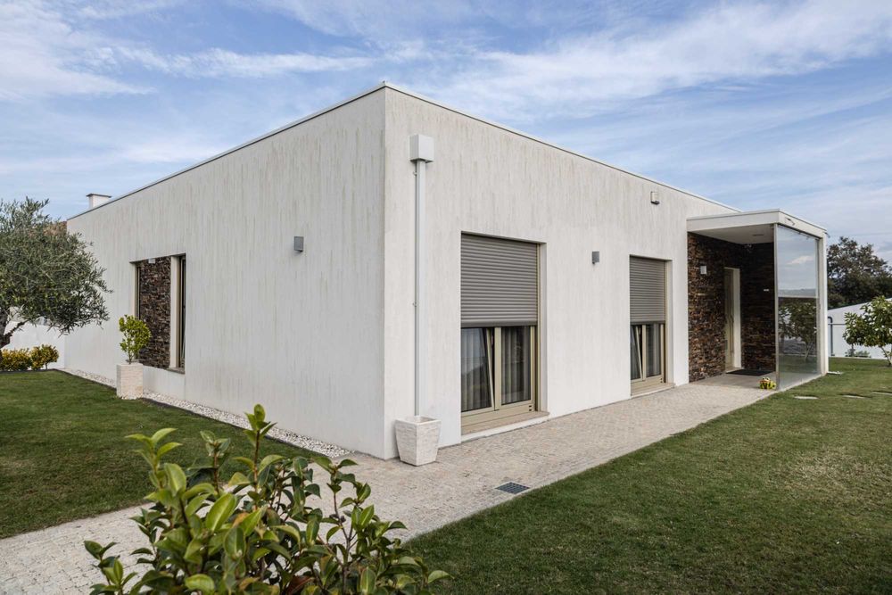 Moradia T4 com Arquitetura de Sonho e Luminusidade Ímpar