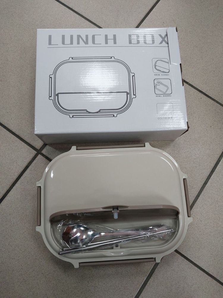 Pojemny lunch box ze sztućcami
