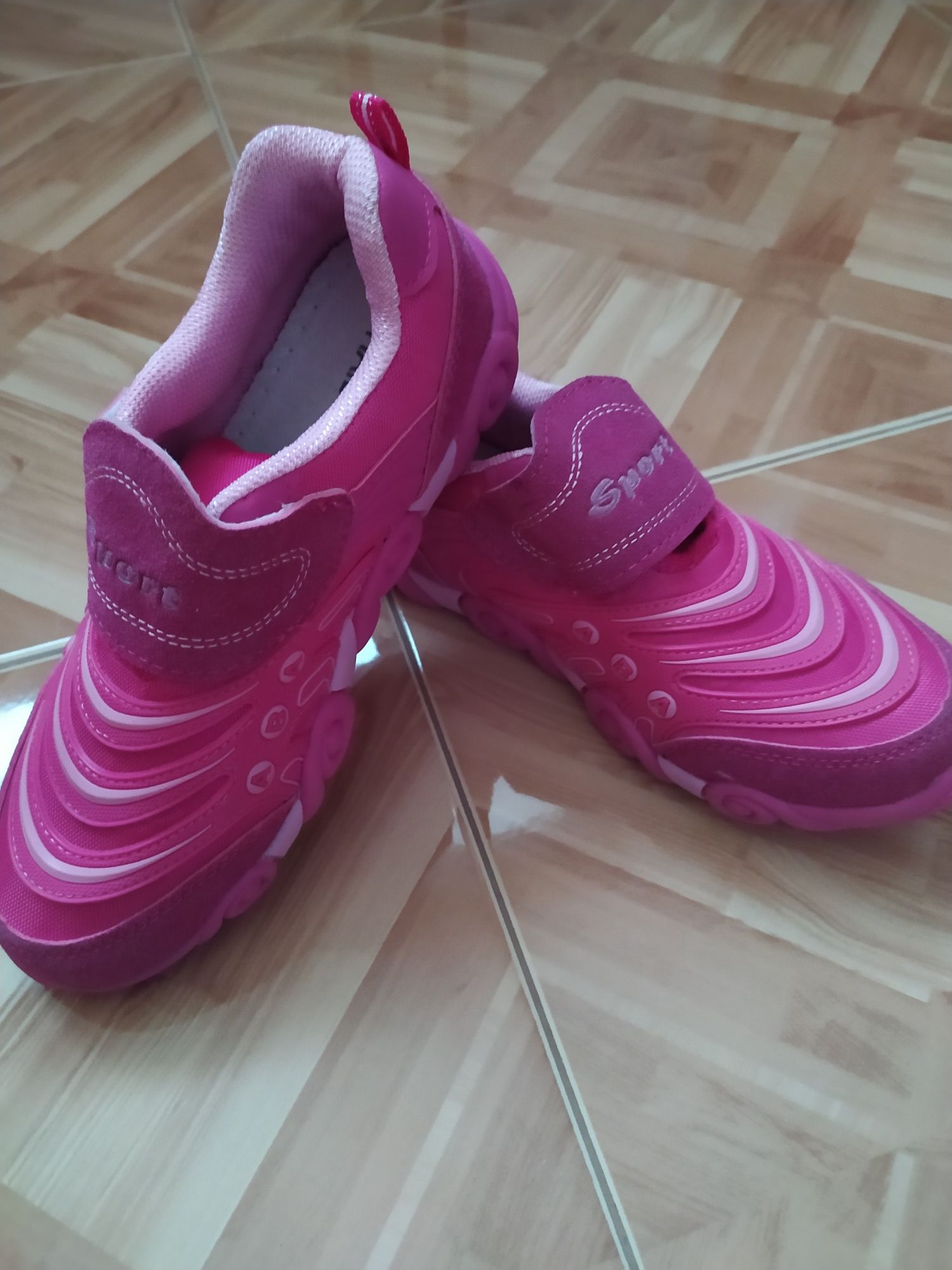 Buty dla dziewczynki rozm 36 nowe.