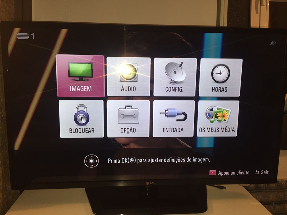 TV LG 42 polegadas 95 x 53 cms