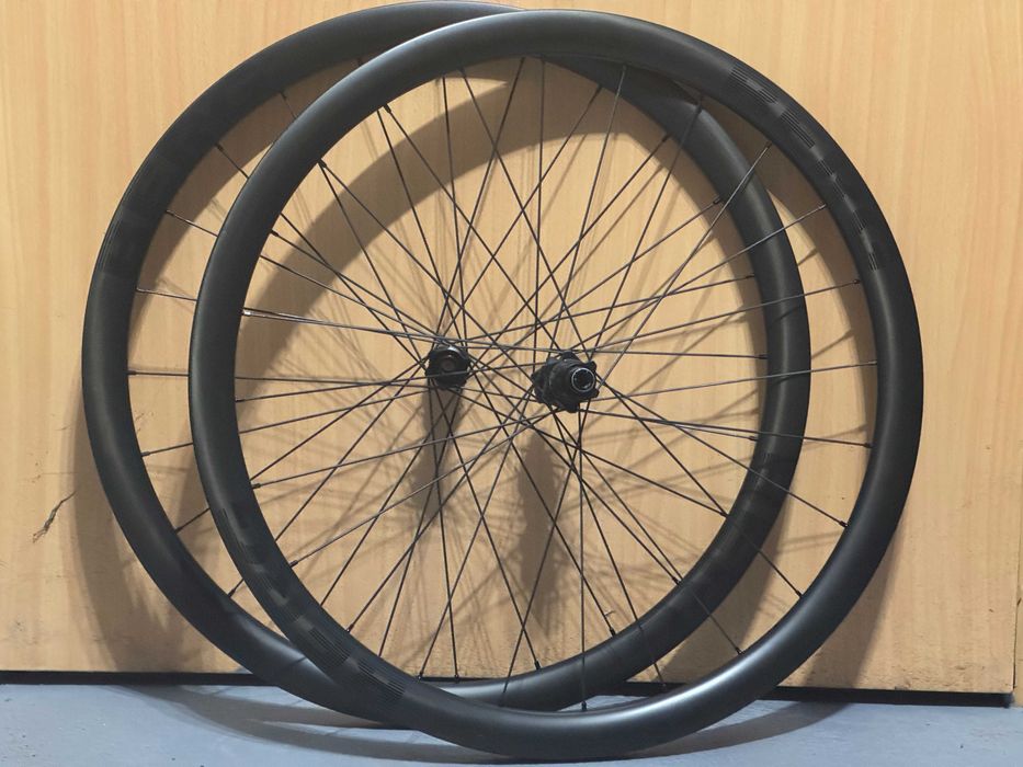 Karbonowe koła szosowe Berg 38mm pod hamulce tarczowe.