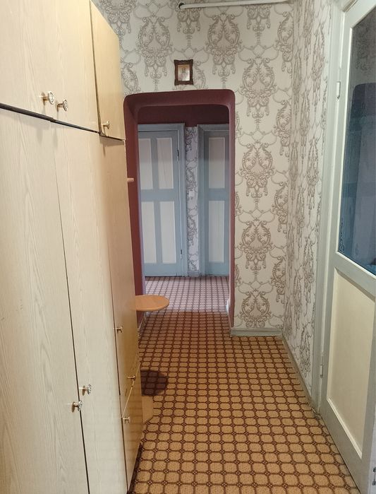 Продам 2-ком.кв.Сталинку в Центе по главному п-т Свободы