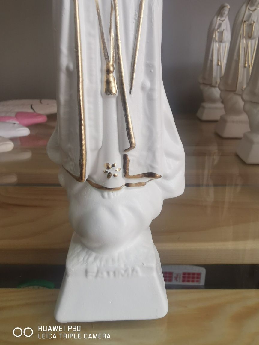 Nossa Senhora de Fátima em louça