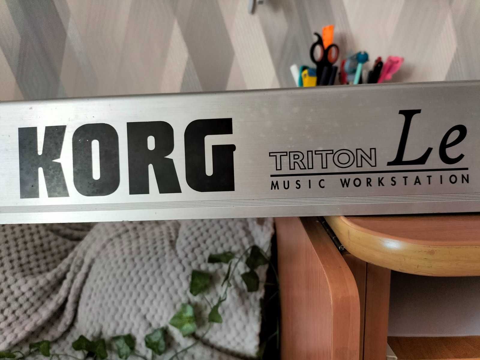 Продам  Korg triton le