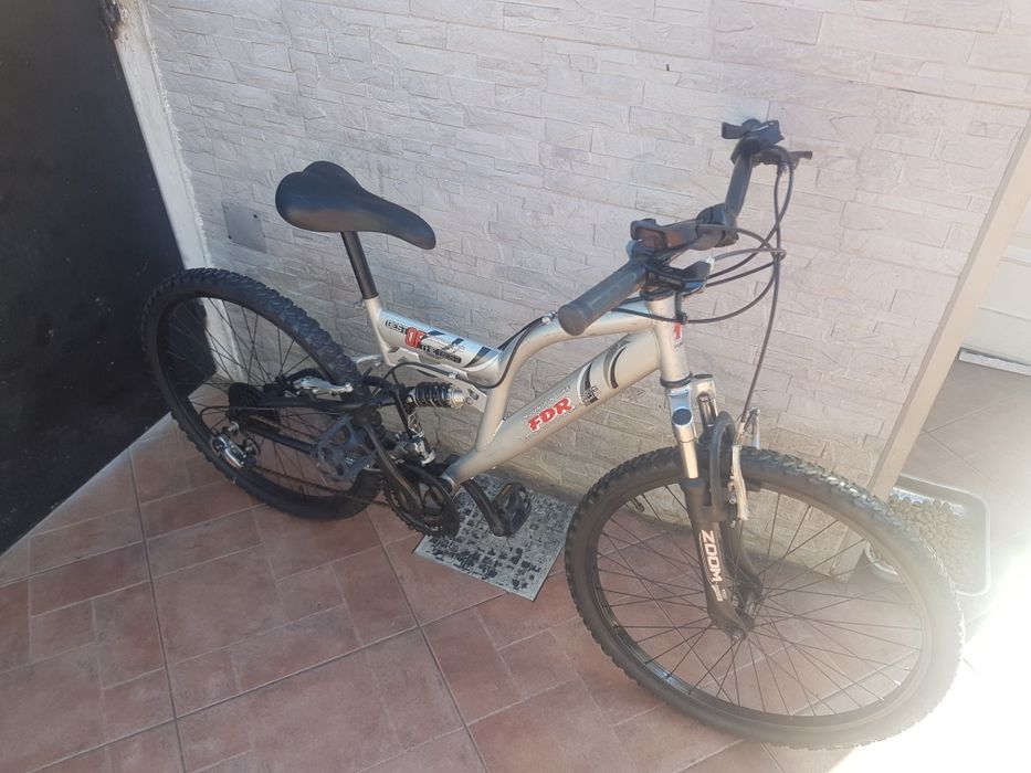 Bicicleta roda 24 com dupla suspensão impecável