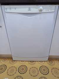 Máquina  de lavar loiça  Indesit