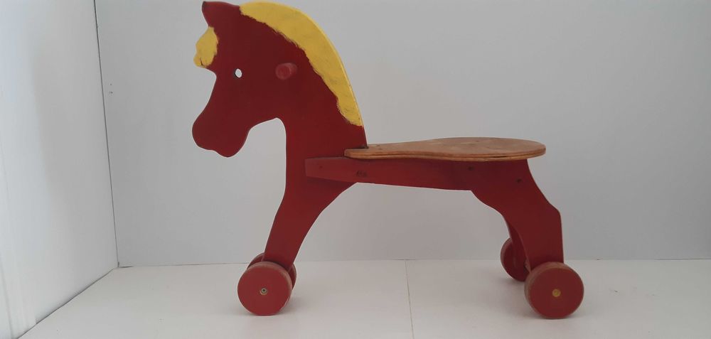 Cavalinho Madeira sobre Rodas