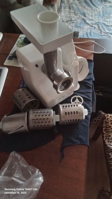 Мясорубка ZELMER 586,54A  в идеальном состоянии , ОВОЩЕРЕЗКА НОВАЯ !