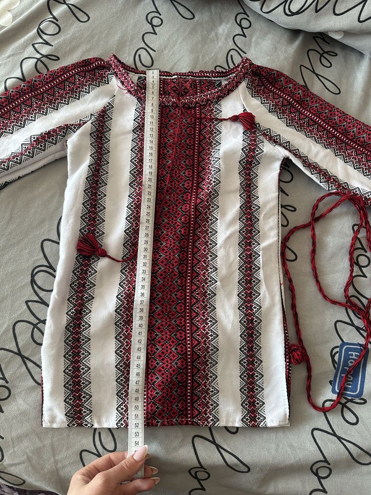 Продам вишиванку на дівчинку