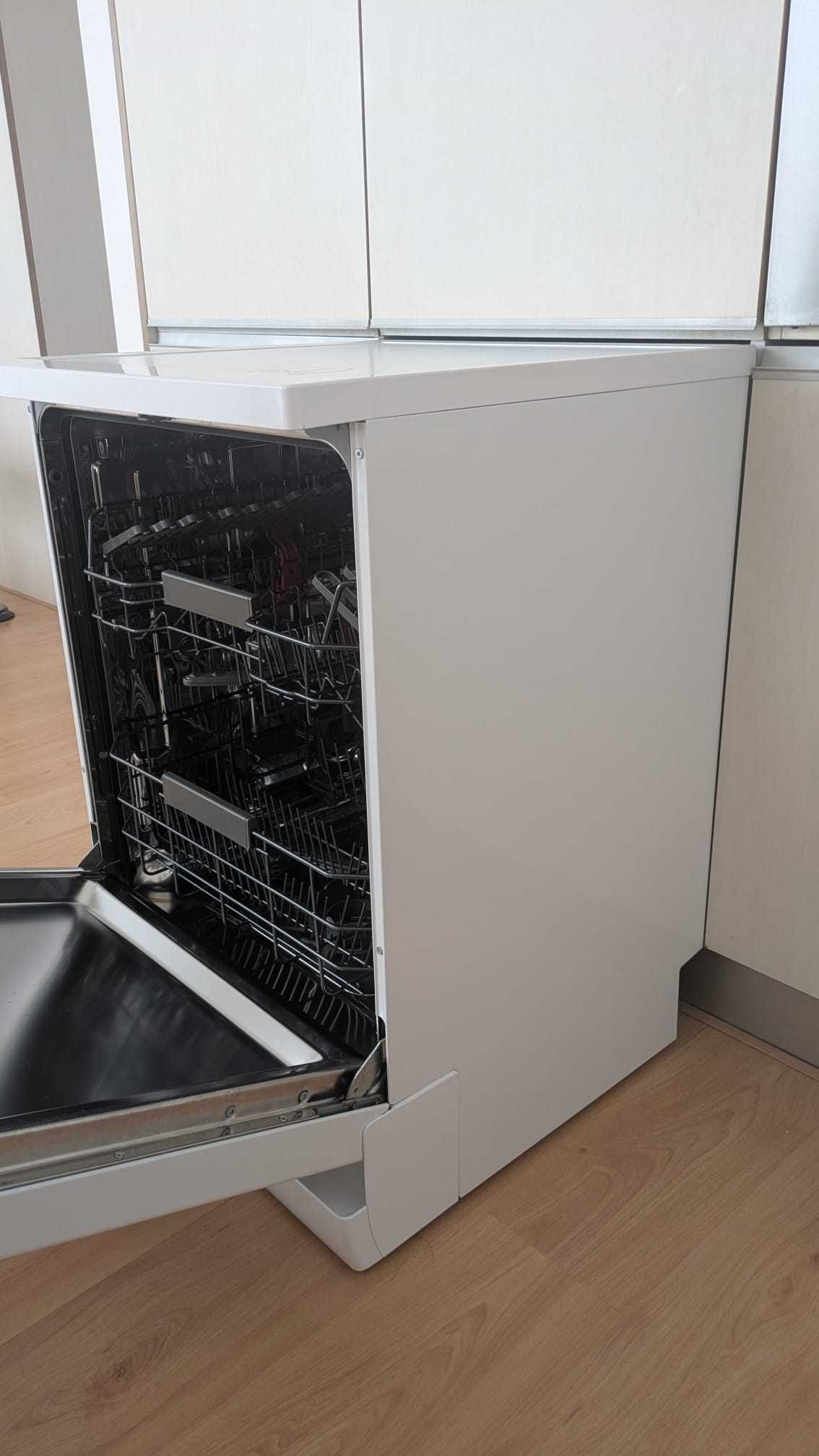 Máquina de lavar loiça Whirlpool WFC 3C26 P