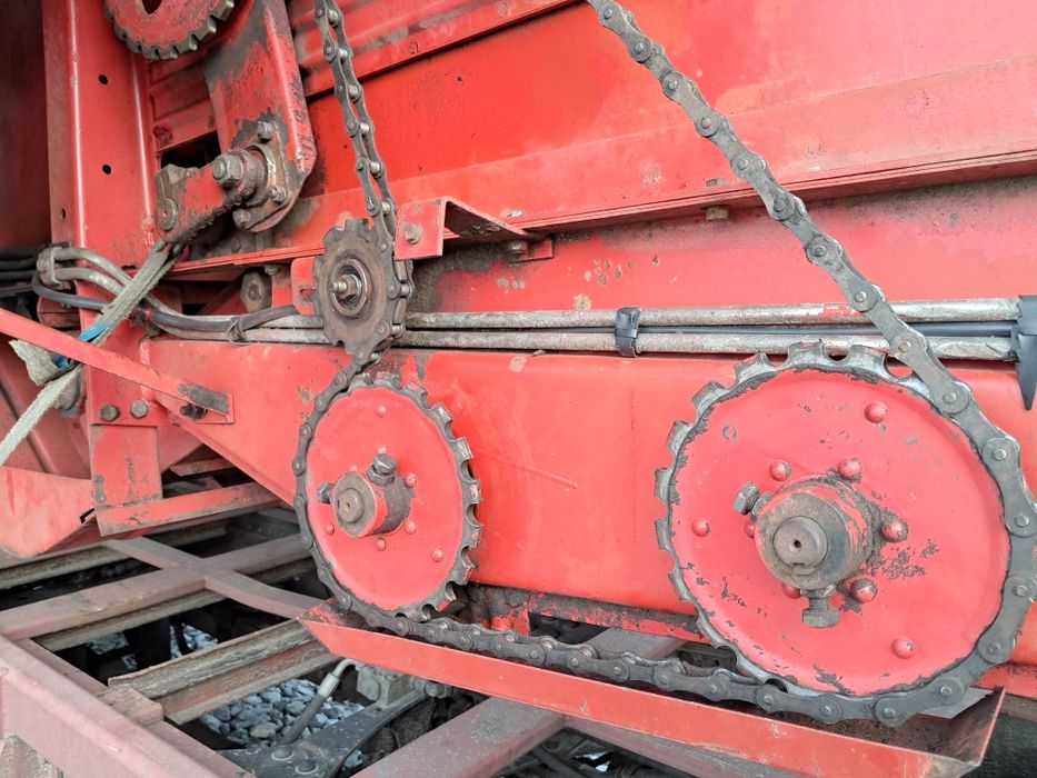 Комбайн Massey ferguson 440!